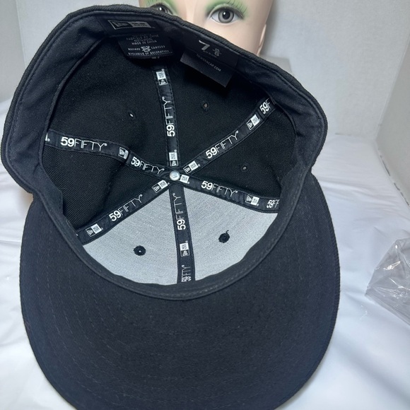 New Era Black Embroidered Cap - Picture 4 of 6